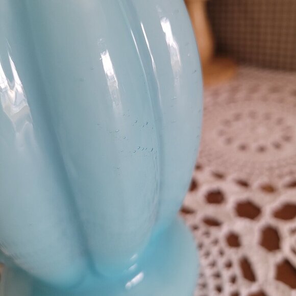 Vintage Fenton Blue Blown Glass Melon Flower Vase with Ruffled Edge - Picture 9 of 13